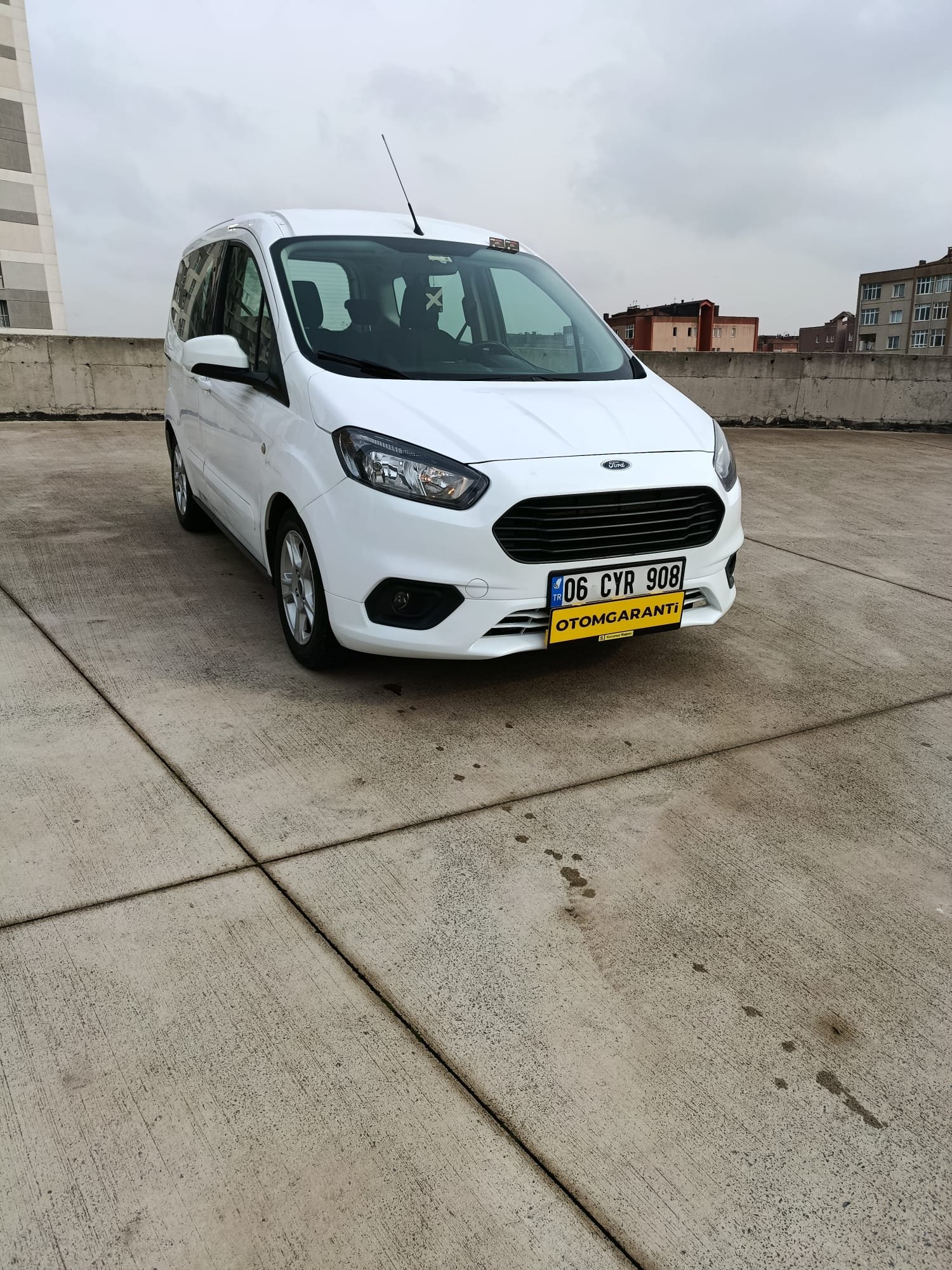 FORD COURİER 200 BİN TL PEŞİNAT İLE 36 AY TAKSİT İMKANI