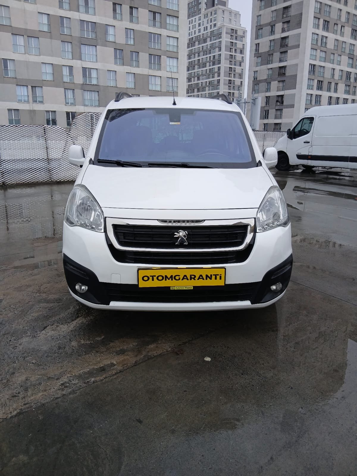 PEUGEOT PARTNER TEPEE 200 BİN  TL PEŞİNAT İLE 36 AY TAKSİT İMKANI